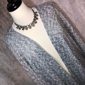 🍀5/$45🍀 LULAROE Gray Sweater Lindsay